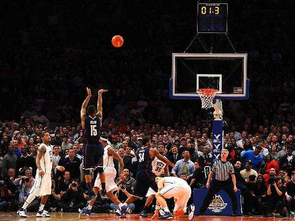 篮球NBA裁判承认关键球判罚存在问题