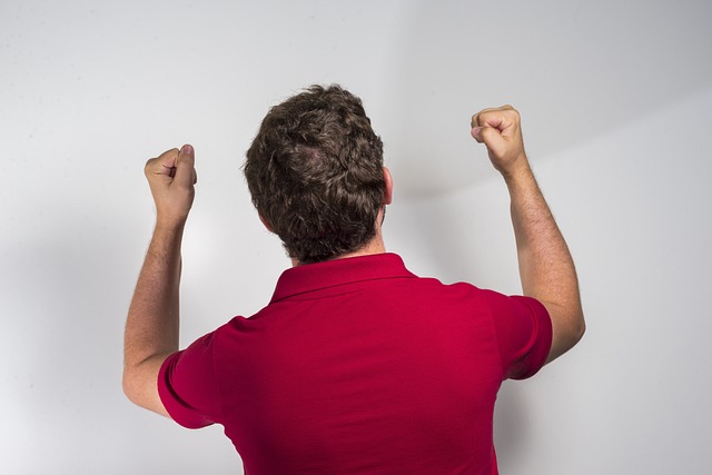 里夫斯：詹姆斯作为最伟大的球员，愿意为了正确选择牺牲自己